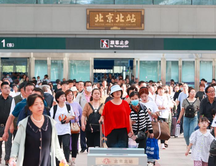 铁路暑运迎来返程客流高峰