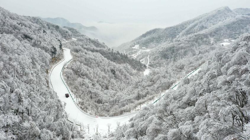 湖北?？迪稚治碲【肮?如水墨画卷